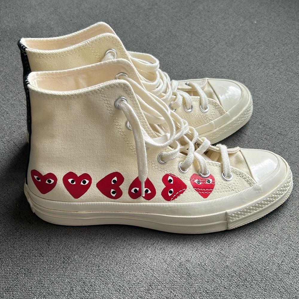 Come de Garçons play converse